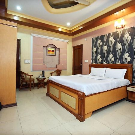 Capital O 10990 Hotel Gobind Regency Zirakpur Екстериор снимка