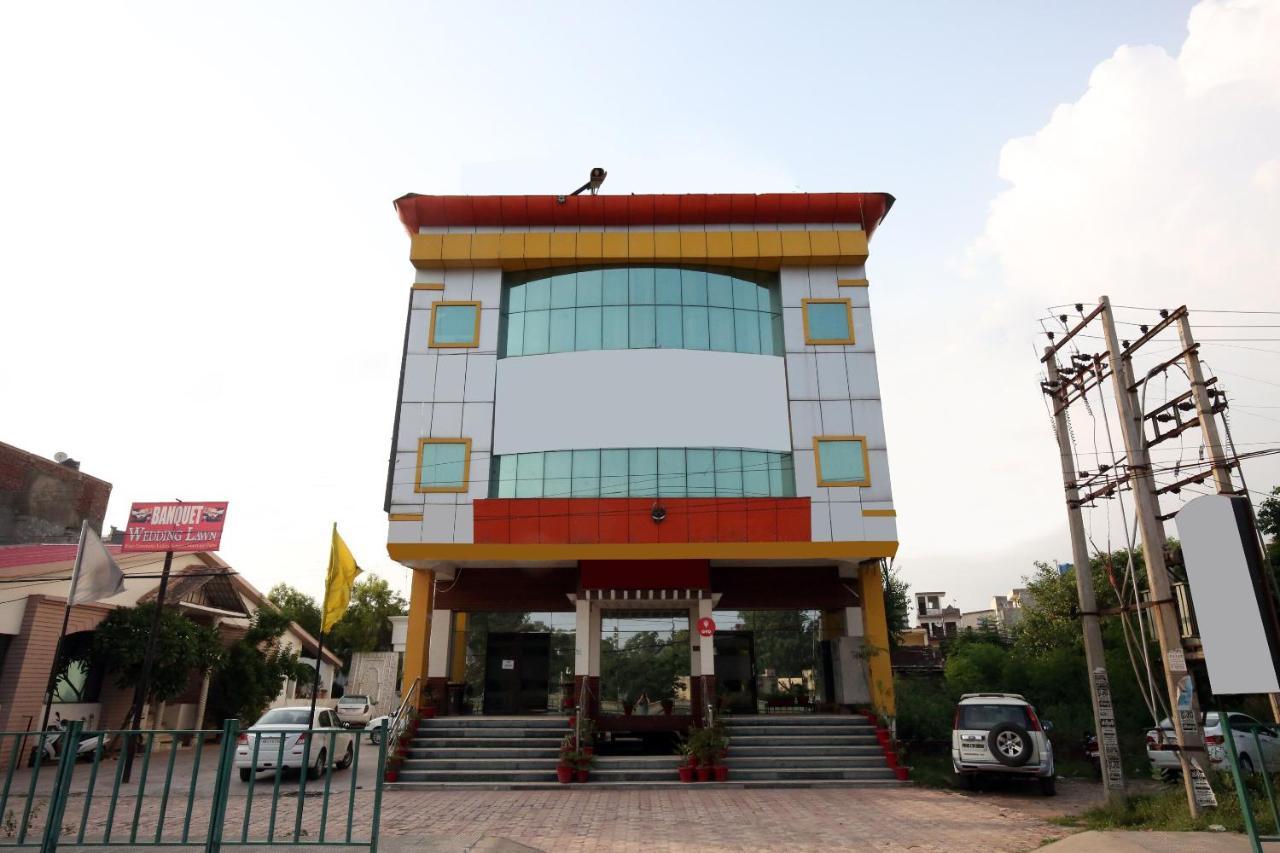 Capital O 10990 Hotel Gobind Regency Zirakpur Екстериор снимка