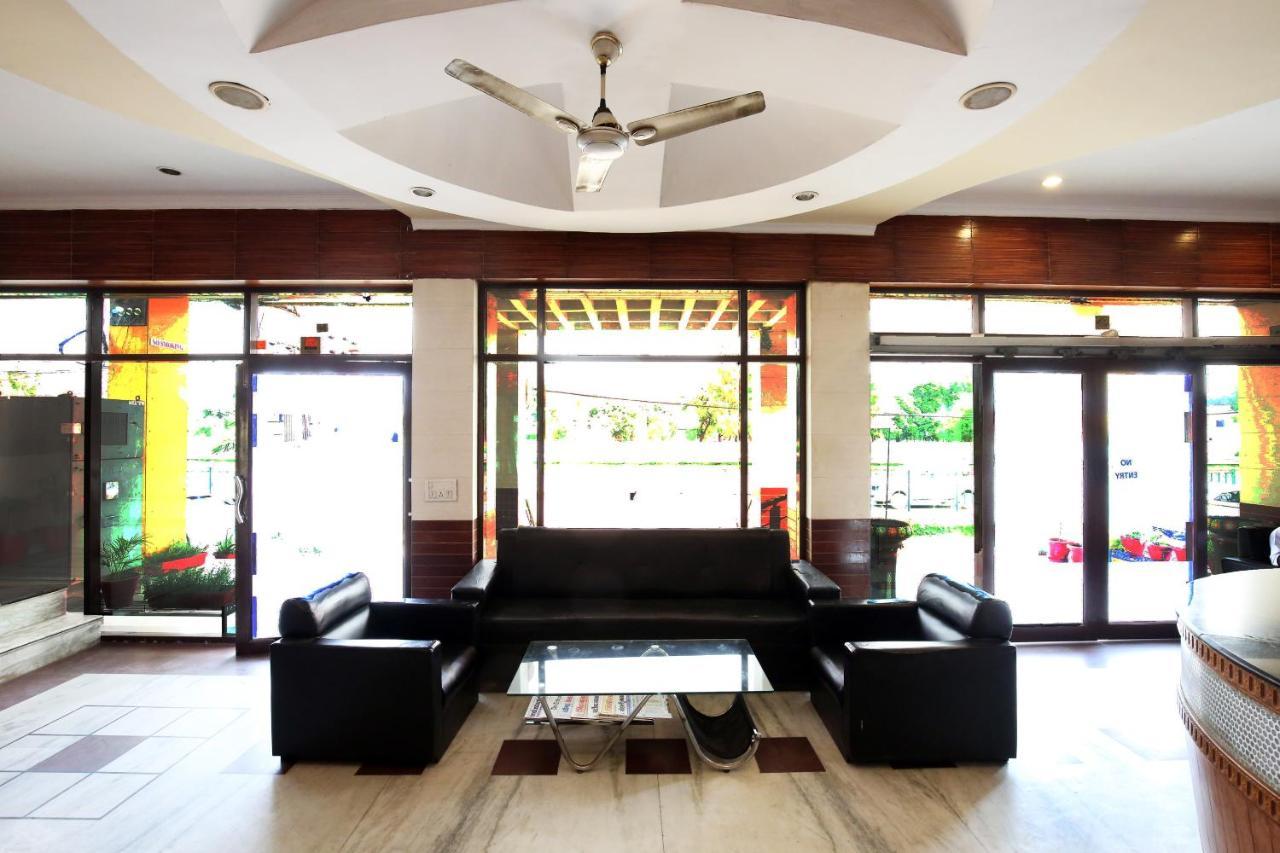 Capital O 10990 Hotel Gobind Regency Zirakpur Екстериор снимка