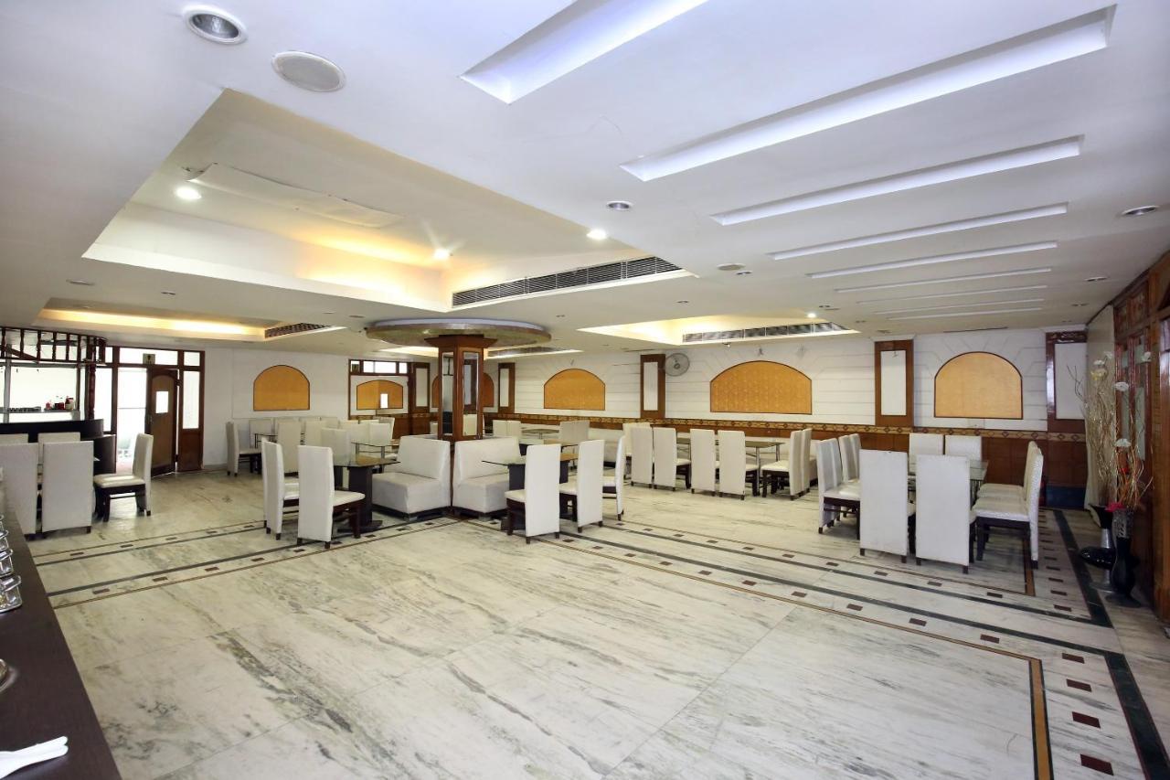 Capital O 10990 Hotel Gobind Regency Zirakpur Екстериор снимка
