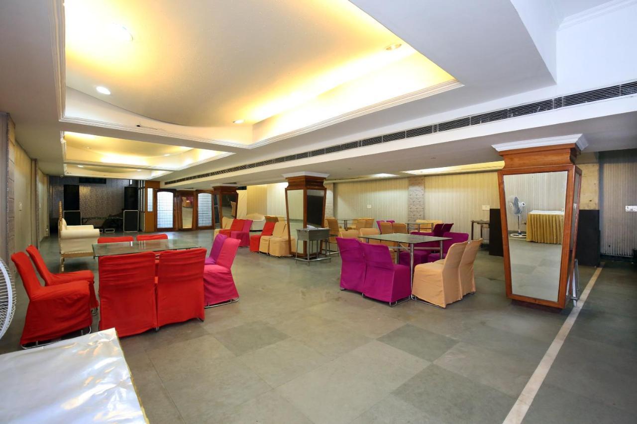 Capital O 10990 Hotel Gobind Regency Zirakpur Екстериор снимка